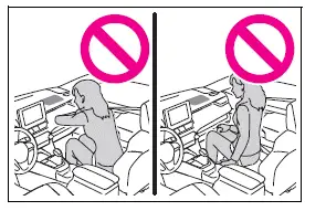 Unsafe front passenger position close to the dashboard airbag