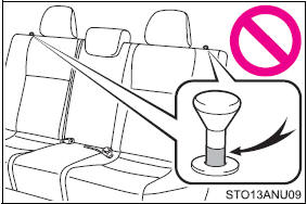 ●Make sure that the seatback is securely locked in position by lightly pushing