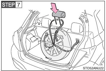 Put the center portion of the belt onto the rear center head restraint position