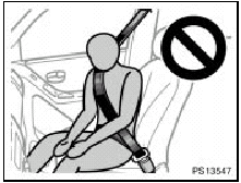 Do not allow anyone to lean against the door when the vehicle is in use, since